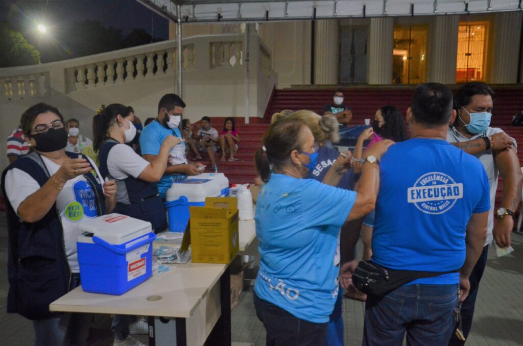 Mais de 800 doses da vacina anticovid foram aplicadas no segundo dia de mutirão